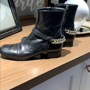 Gucci Leather Boots with removable chain  sz 35
